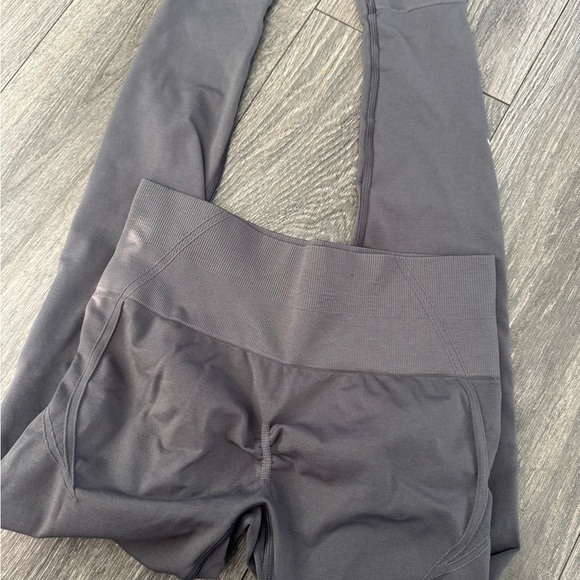 Oner Active Gray Effortless Seamless Leggings Size Medium - Picture 3 of 7